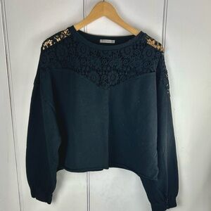 Women’s Black Lace Crewneck Cropped  Sweatshirt Size Large  🖤